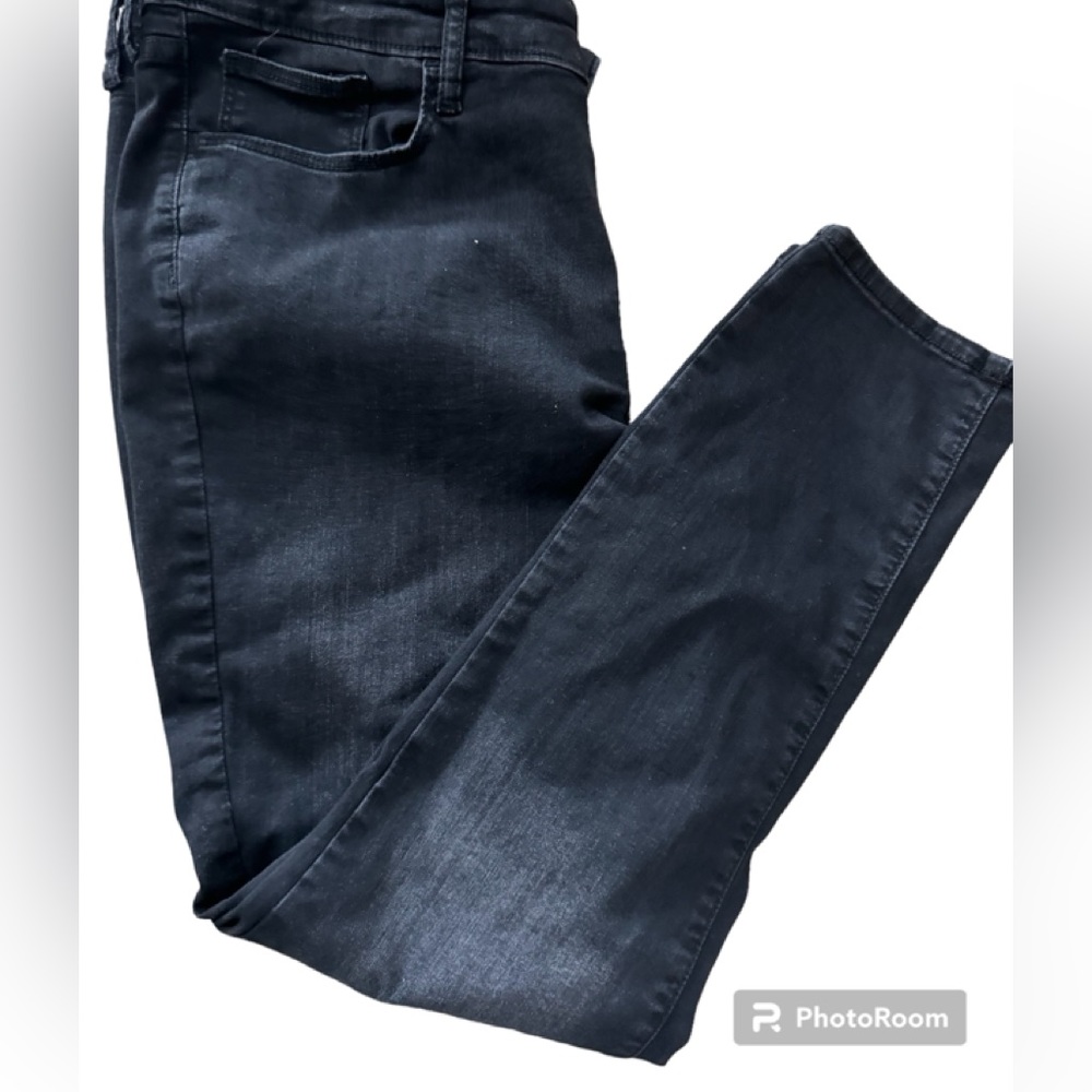 Universal thread women’s jeans size 18 nwot